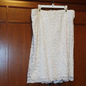 Classic White Lace pencil skirt - sz 8